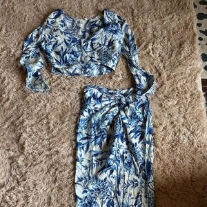 H and‎ M Linen/Cotton Blue floral print crop top and skirt se